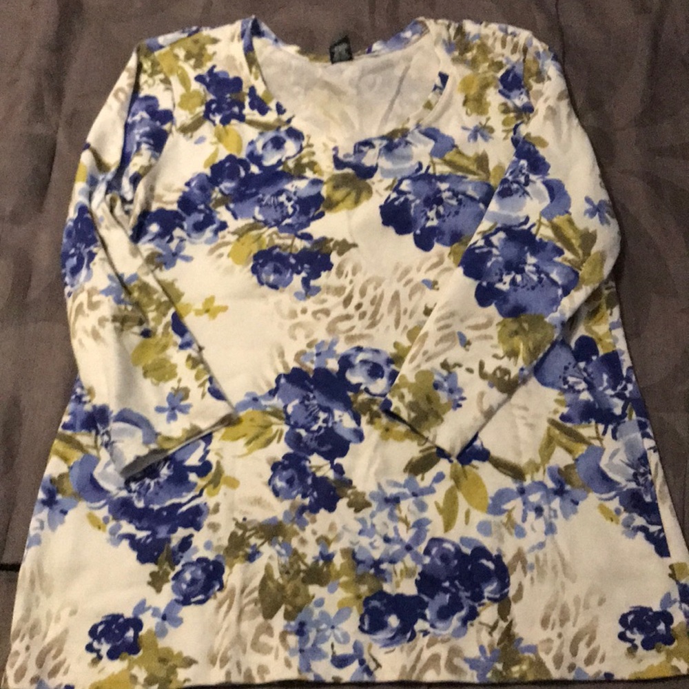 Karen Scott shirt lot size L